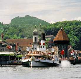 Nostalgic paddle steamers on Lake Lucerne 